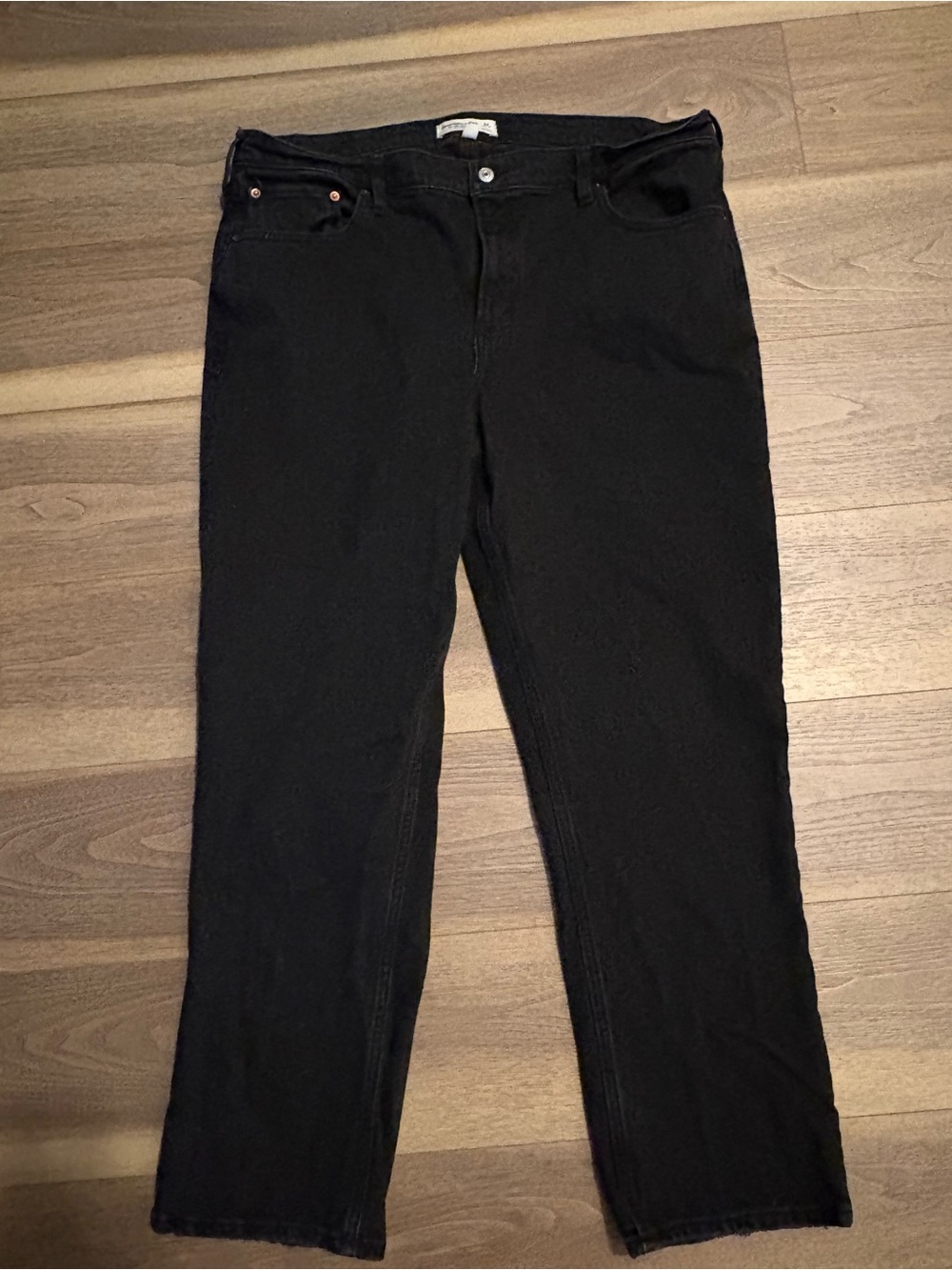 Abercrombie & Fitch '90s Straight Jeans | Light Wash | Fan Favorite | US 34